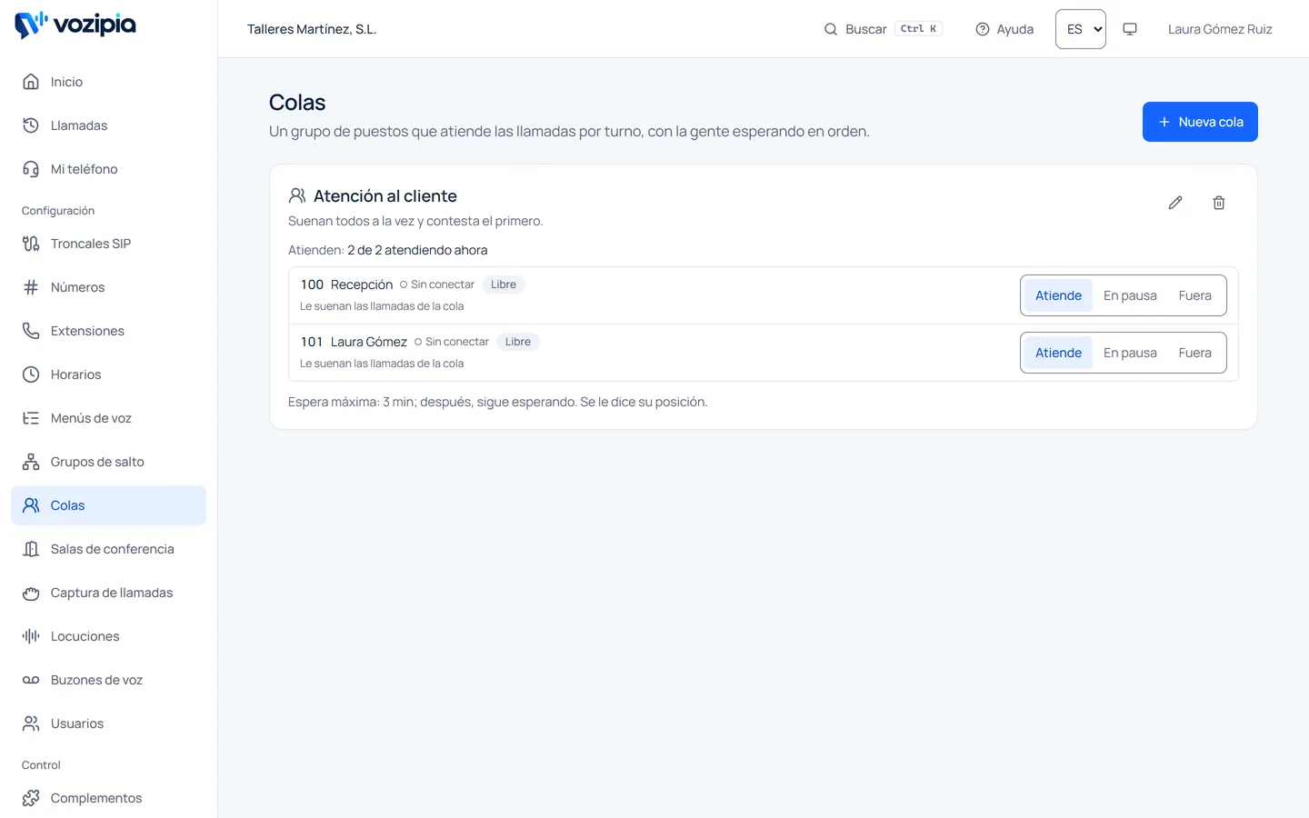 Cola de atención al cliente con sus agentes